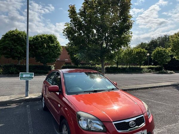 Kia Rio Hatchback, Petrol, 2011, Red