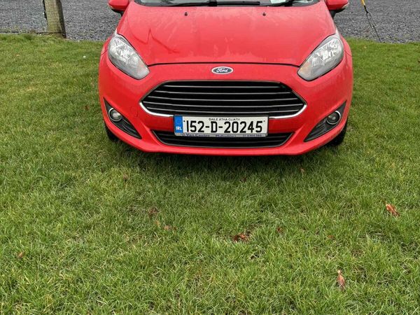 Ford Fiesta Hatchback, Petrol, 2015, Red