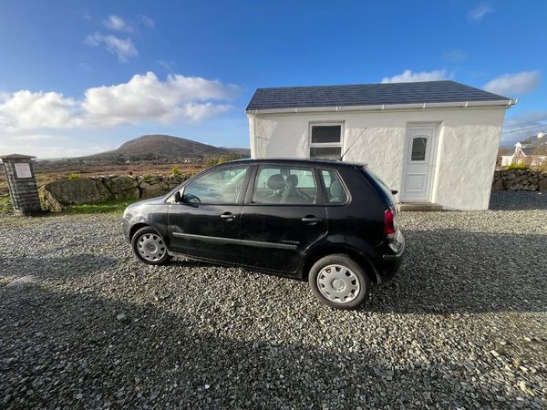Volkswagen Polo Hatchback, Petrol, 2009, Black