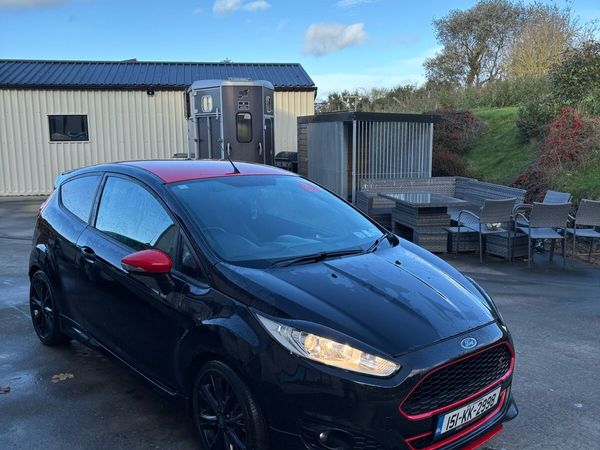 Ford Fiesta Hatchback, Petrol, 2015, Black