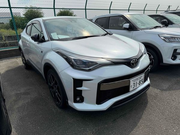 Toyota C-HR SUV, Petrol Hybrid, 2021, White