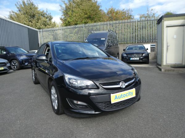 Vauxhall Astra Hatchback, Diesel, 2015, Black