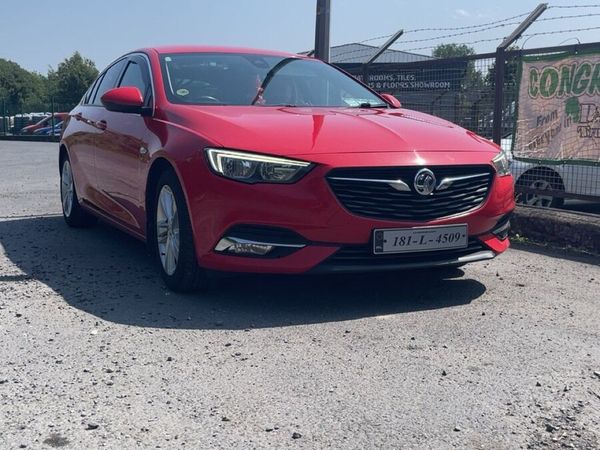 Vauxhall Insignia Hatchback, Diesel, 2018, Red