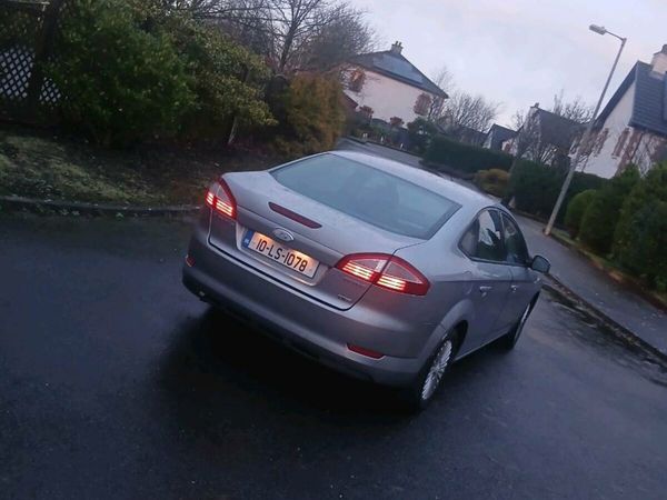 Ford Mondeo Saloon, Diesel, 2010, Silver