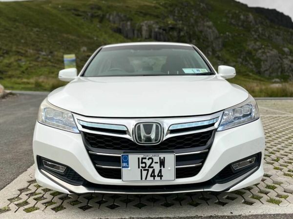 Honda Accord Saloon, Petrol Hybrid, 2015, White