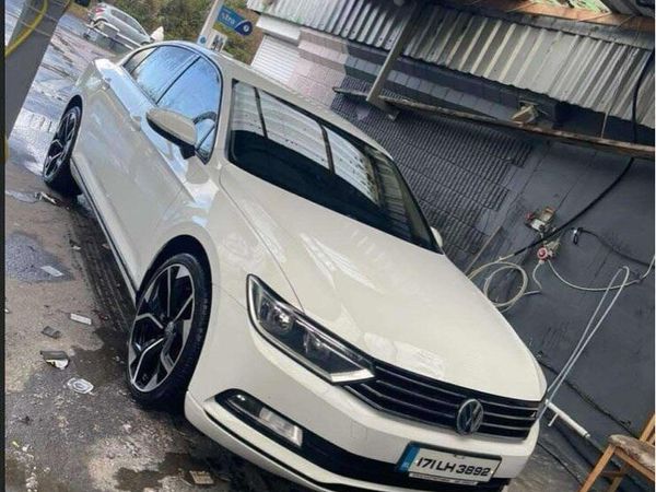 Volkswagen Passat Saloon, Diesel, 2017, White