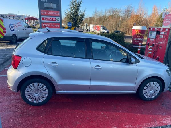 Volkswagen Polo Hatchback, Petrol, 2015, Silver