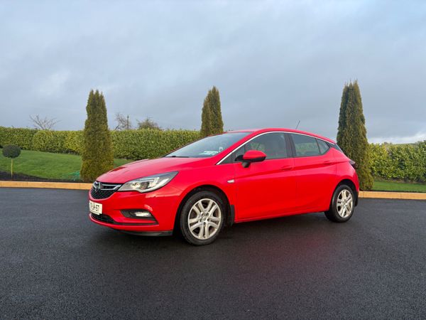Opel Astra Hatchback, Diesel, 2017, Red
