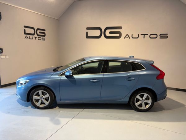 Volvo V40 Hatchback, Petrol, 2015, Blue