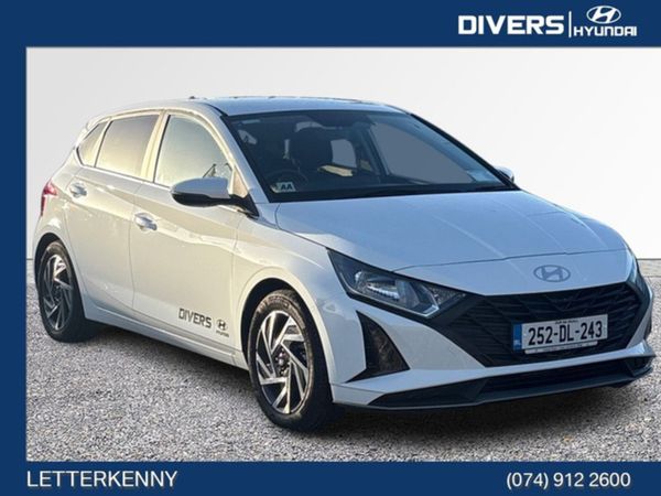 Hyundai i20 Hatchback, Petrol, 2025, White