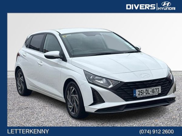 Hyundai i20 Hatchback, Petrol, 2025, White