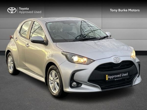 Toyota Yaris Hatchback, Petrol Hybrid, 2025, Silver
