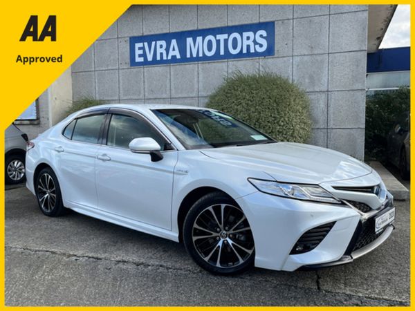 Toyota Camry Saloon, Petrol Hybrid, 2020, White