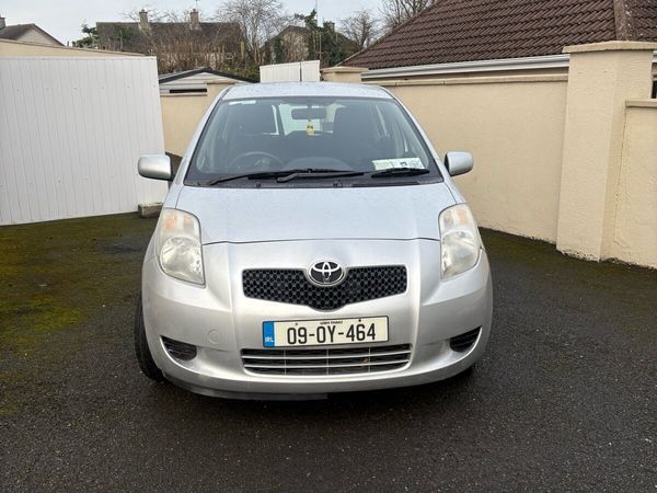 Toyota Yaris Hatchback, Petrol, 2009, Silver
