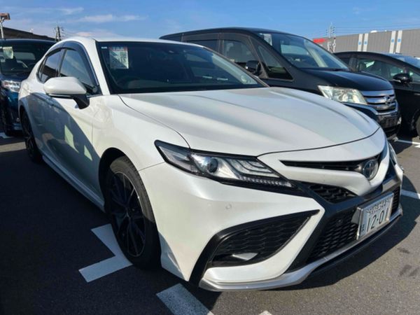 Toyota Camry Saloon, Petrol Hybrid, 2022, White
