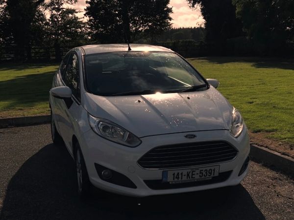 Ford Fiesta Hatchback, Petrol, 2014, White