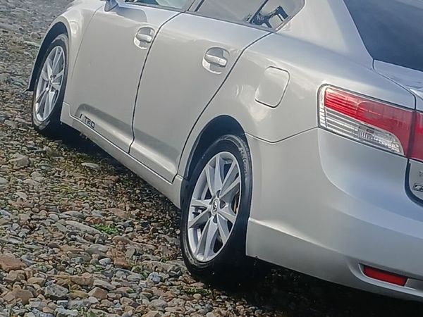 Toyota Avensis Saloon, Diesel, 2010, Silver