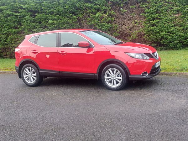 Nissan Qashqai Hatchback, Diesel, 2016, Red