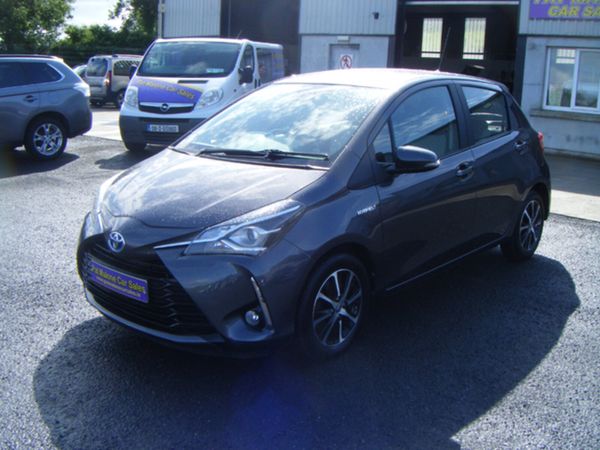 Toyota Yaris Hatchback, Petrol Hybrid, 2019, Grey