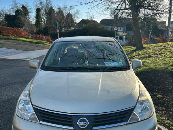 Nissan Tiida Hatchback, Diesel, 2011, Silver