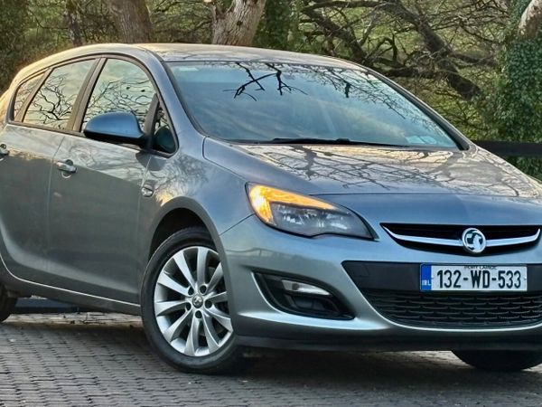 Vauxhall Astra Hatchback, Diesel, 2013, Silver