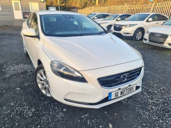 Volvo V40 Hatchback, Petrol, 2013, White