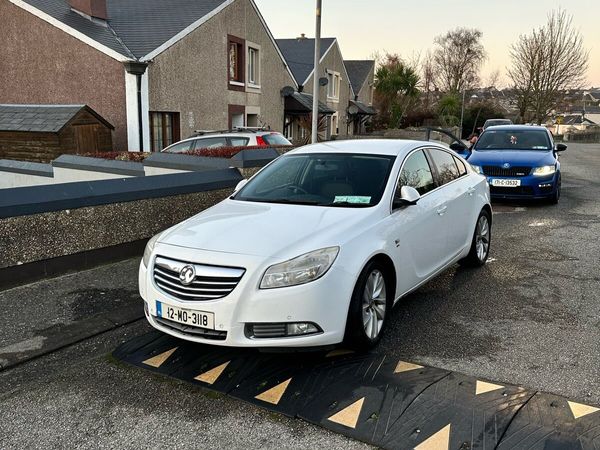 Vauxhall Insignia Hatchback, Diesel, 2012, White
