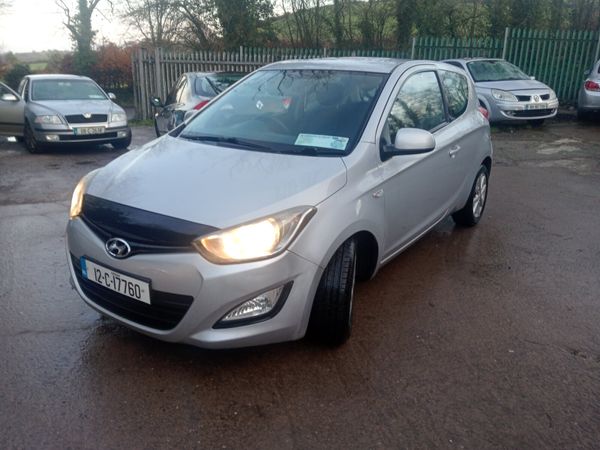 Hyundai i20 Hatchback, Petrol, 2012, Silver