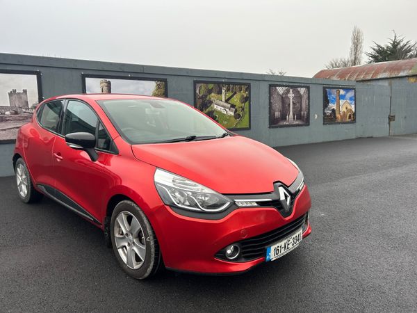 Renault Clio Hatchback, Petrol, 2016, Red