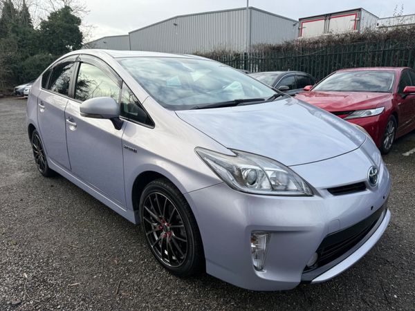 Toyota Prius Hatchback, Petrol Hybrid, 2015, Green