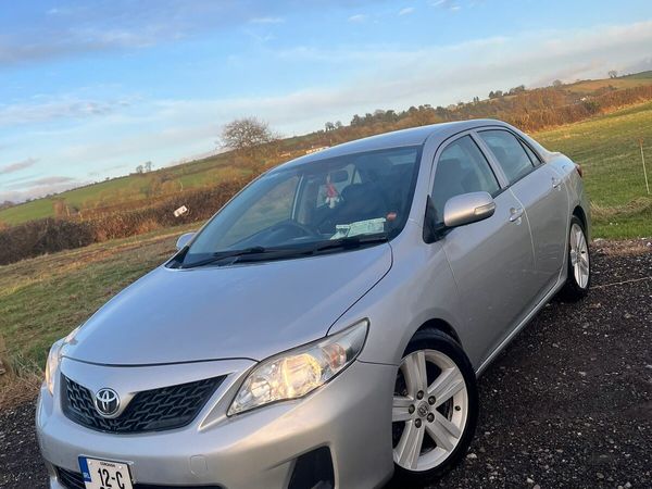 Toyota Corolla Saloon, Diesel, 2012, Silver