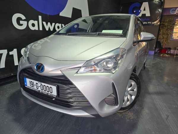 Toyota Yaris Hatchback, Petrol Hybrid, 2019, Silver