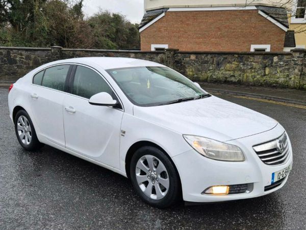 Vauxhall Insignia Hatchback, Diesel, 2012, White