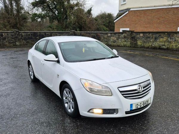 Vauxhall Insignia Hatchback, Diesel, 2012, White