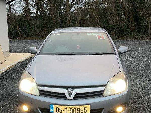 Vauxhall Astra Hatchback, Petrol, 2005, Silver