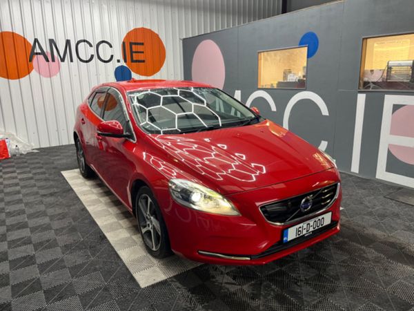 Volvo V40 Hatchback, Diesel, 2016, Red