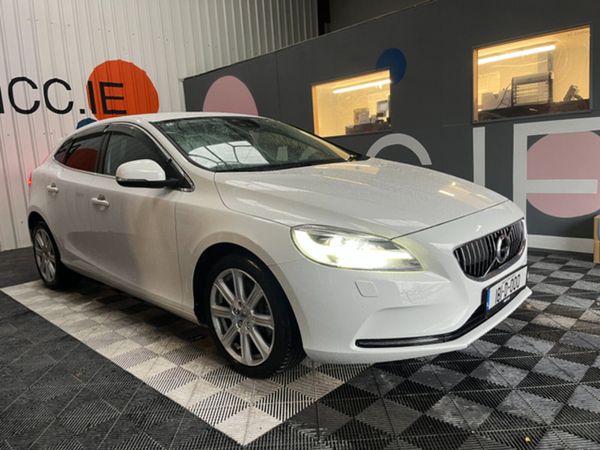 Volvo V40 Hatchback, Diesel, 2018, White