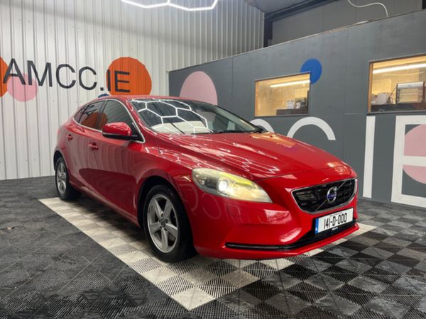 Volvo V40 Hatchback, Petrol, 2014, Red
