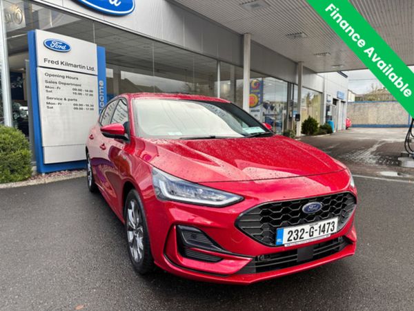 Ford Focus Hatchback, Petrol Hybrid, 2023, Red