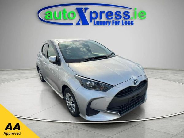 Toyota Yaris Hatchback, Petrol Hybrid, 2021, Silver