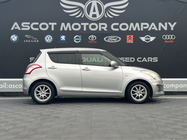 Suzuki Swift Hatchback, Petrol, 2015, Silver
