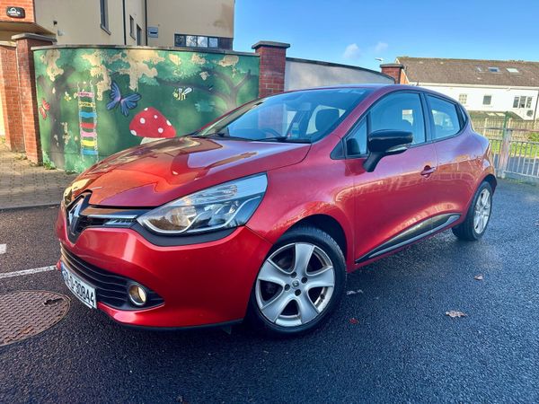 Renault Clio Hatchback, Diesel, 2015, Red