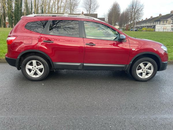 Nissan Qashqai+2 MPV, Diesel, 2013, Red