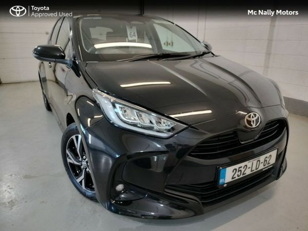 Toyota Yaris Hatchback, Petrol Hybrid, 2025, Black