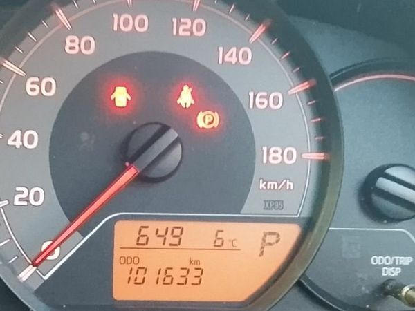 Toyota Vitz Hatchback, Petrol, 2015, Silver