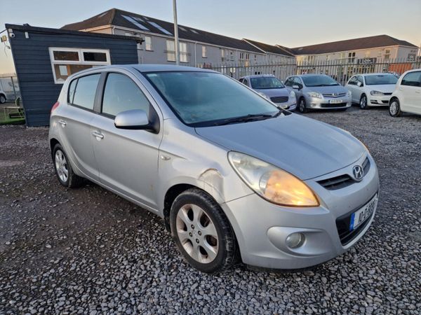 Hyundai i20 Hatchback, Petrol, 2010, Silver