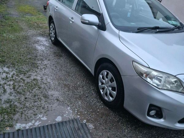 Toyota Corolla Saloon, Diesel, 2011, Silver