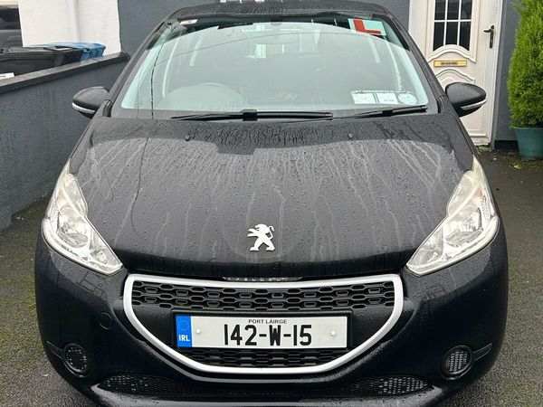 Peugeot 208 Hatchback, Petrol, 2014, Black