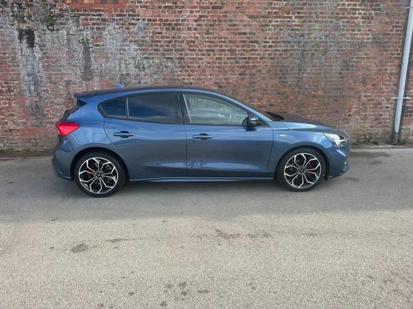 Ford Focus Hatchback, Diesel, 2020, Blue