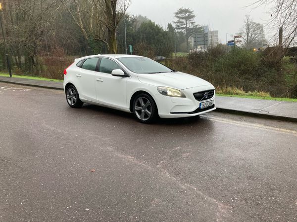Volvo V40 Hatchback, Petrol, 2014, White